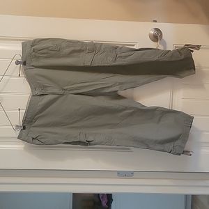Eddie Bauer Capri Cargo Pants Size 18W Plus Size